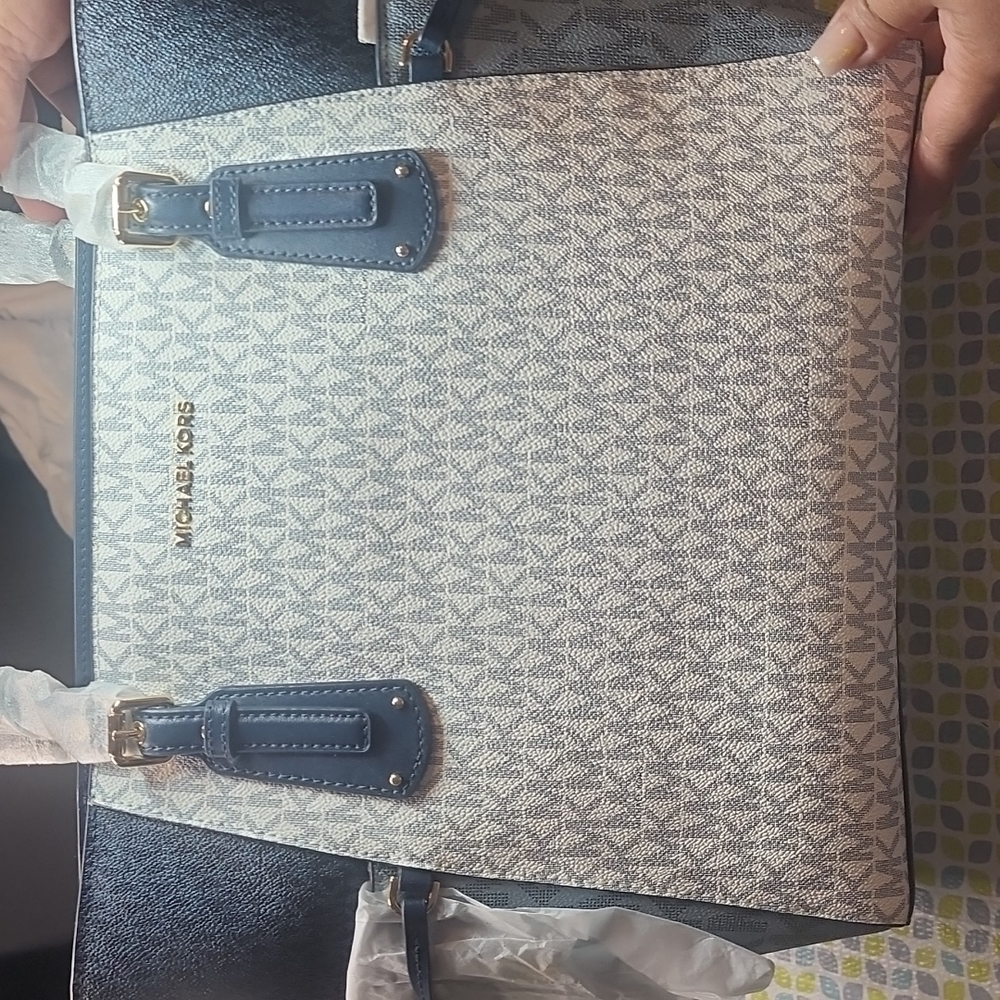 Micheal kors sholder bag